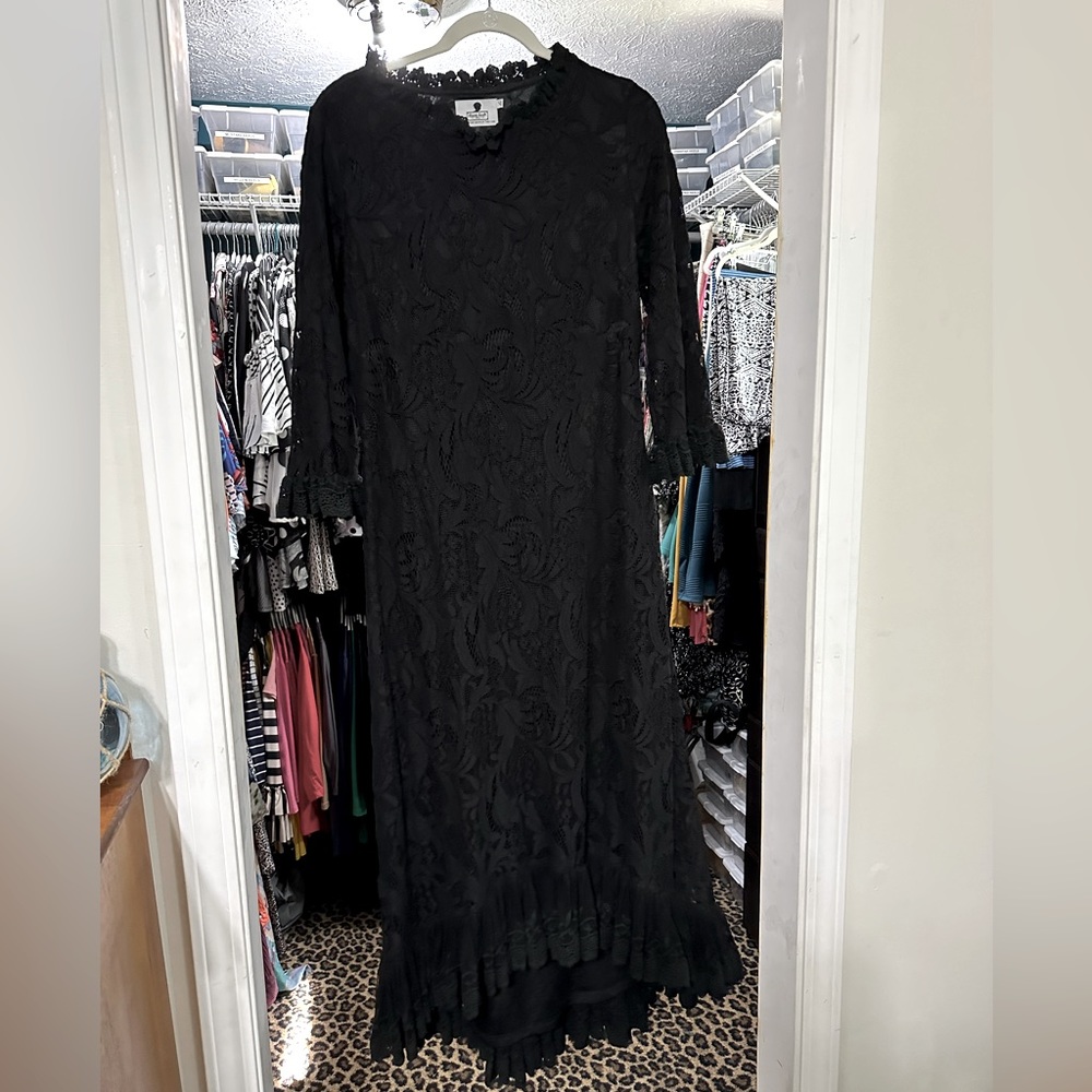 Black Lace Dainty Jewell’s Dress